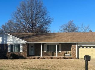 106 Holmes Dr, Sikeston, MO 63801