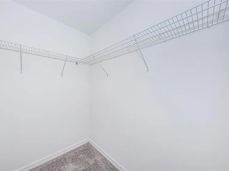 8327 Crescent Oaks Dr — Photo 37