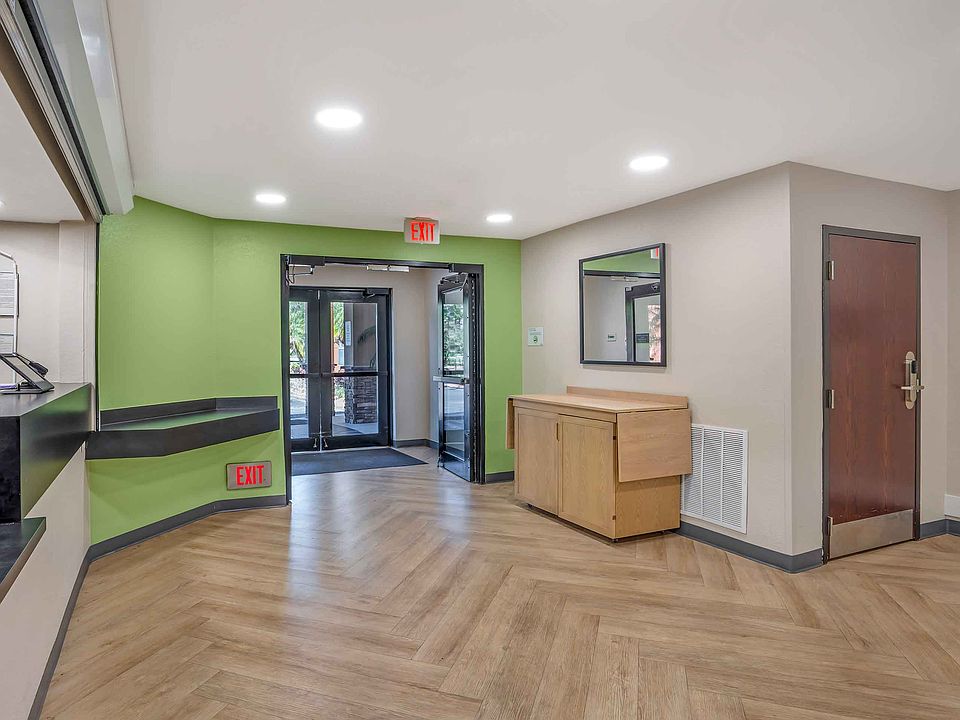 Lobby and Guest Check-in