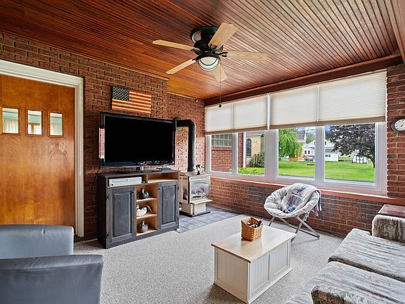 3rd image of 218 Latimer St