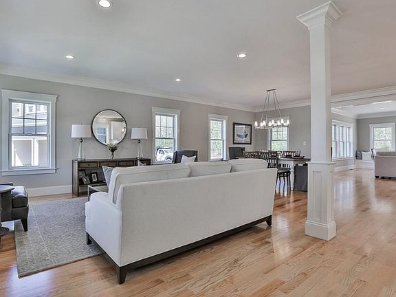4th image of 8 Duffy Dr