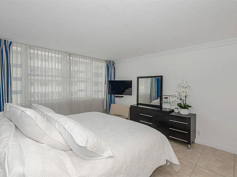 3140 S Ocean Dr #509 — Photo 22