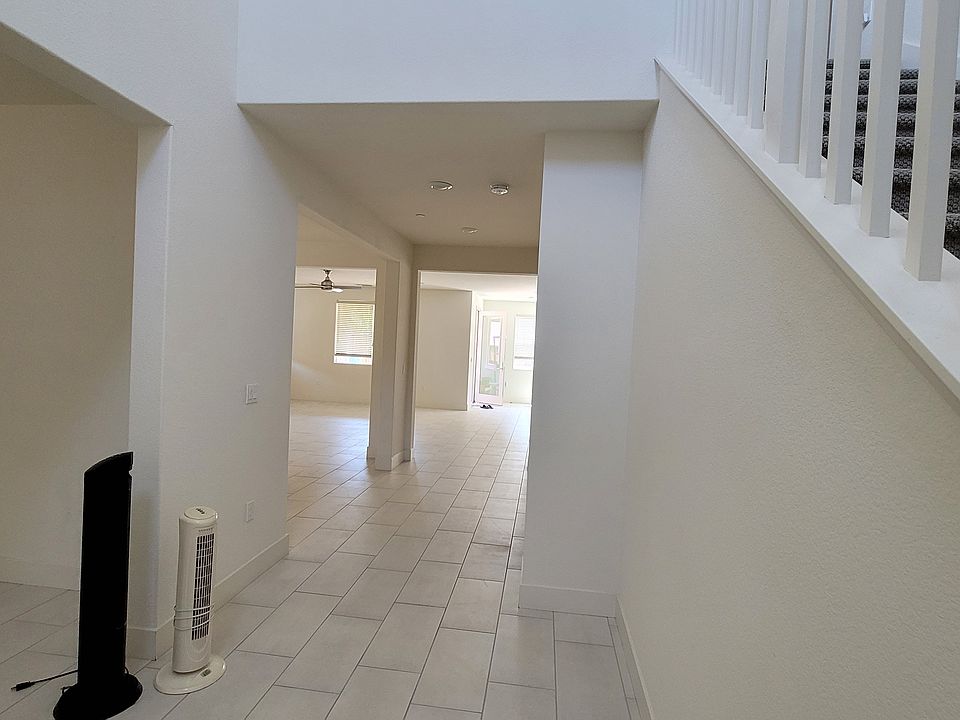 1st image of 2656 Lynridge Ave