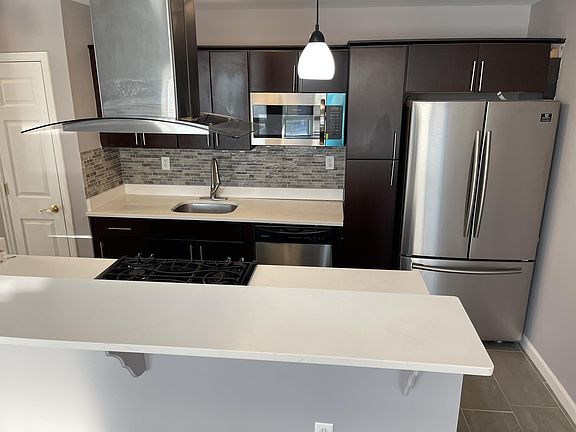 3rd image of 110 Halsted St #405