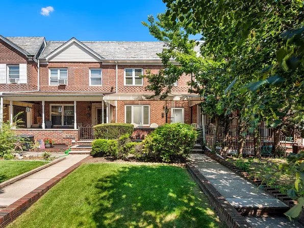 61-51 82nd St, Flushing, NY 11379