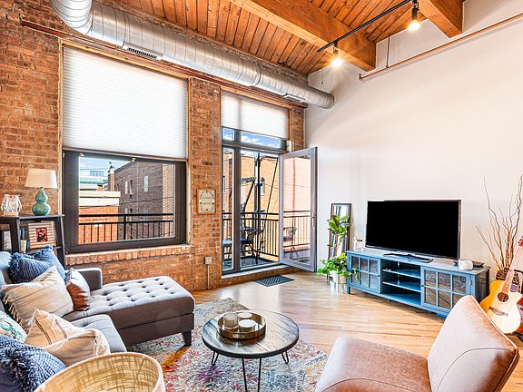 5th image of 1040 W Adams St Unit 358