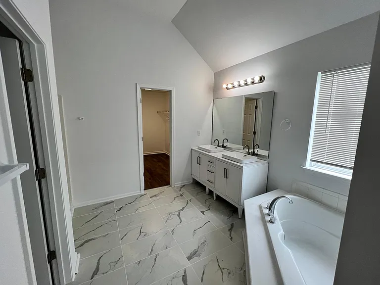 4005 Brookchase Blvd — Photo 9