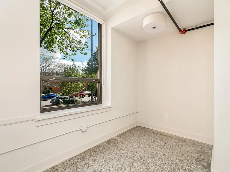 875 Michigan Ave — Photo 12