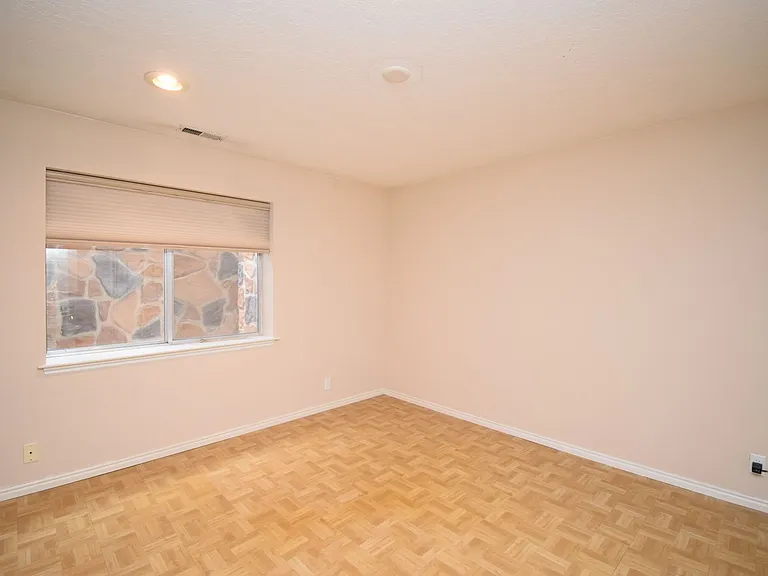 2122 E Rainbow Point Dr — Photo 25