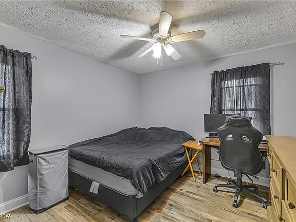 4th image of 9391-9381 Columbia Rd