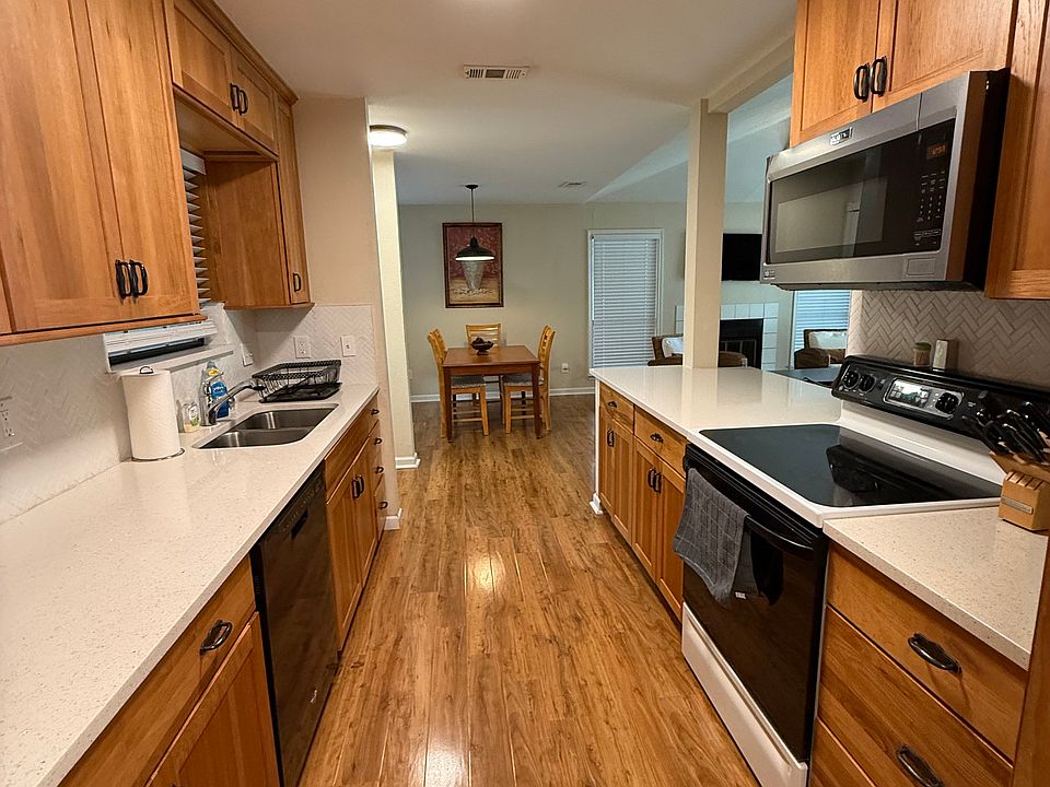 1st image of 9310 Oak Hills Dr