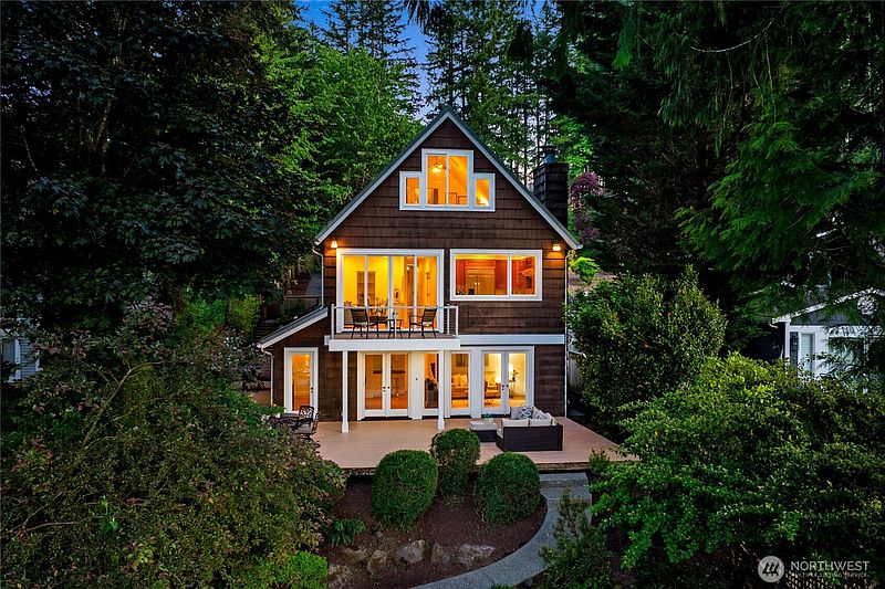 2nd image of 2057 E Beaver Lake Drive SE