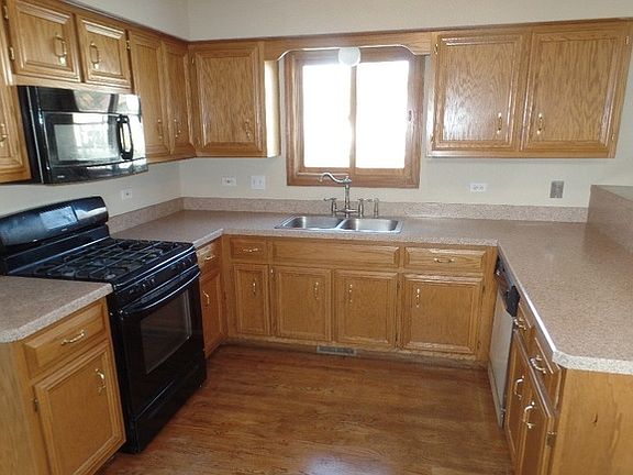 3rd image of 6 Sunshine Ct