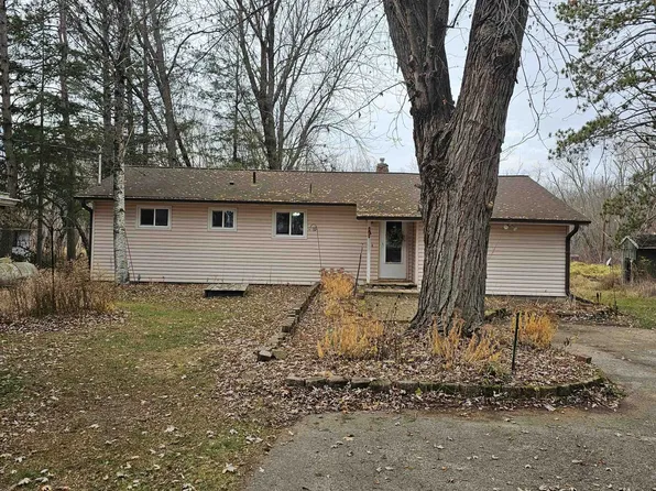 N4533 Oak Knoll Dr, Poynette, WI 53955