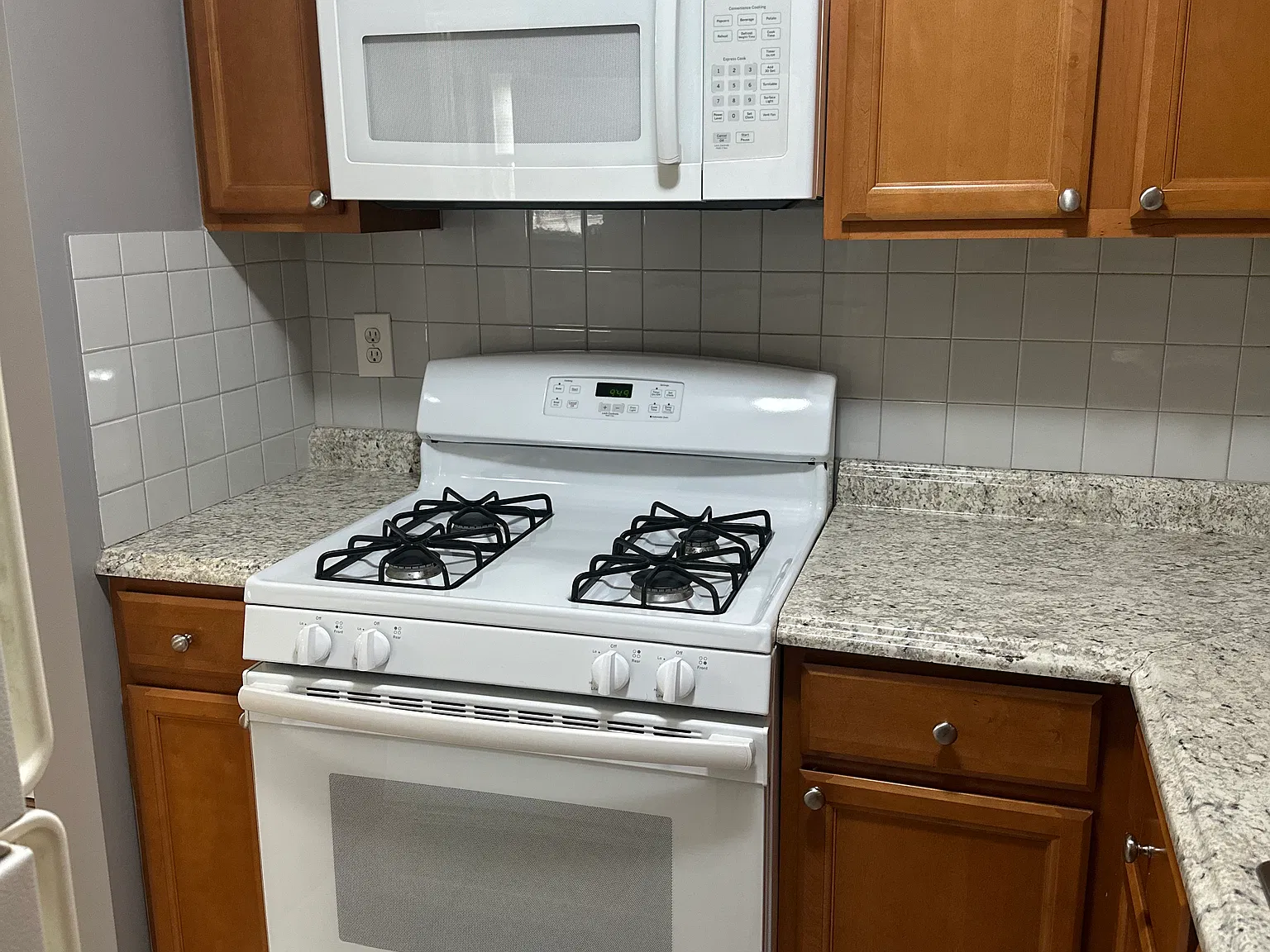 3 bed, 900 sqft, $1,800 — Photo 3