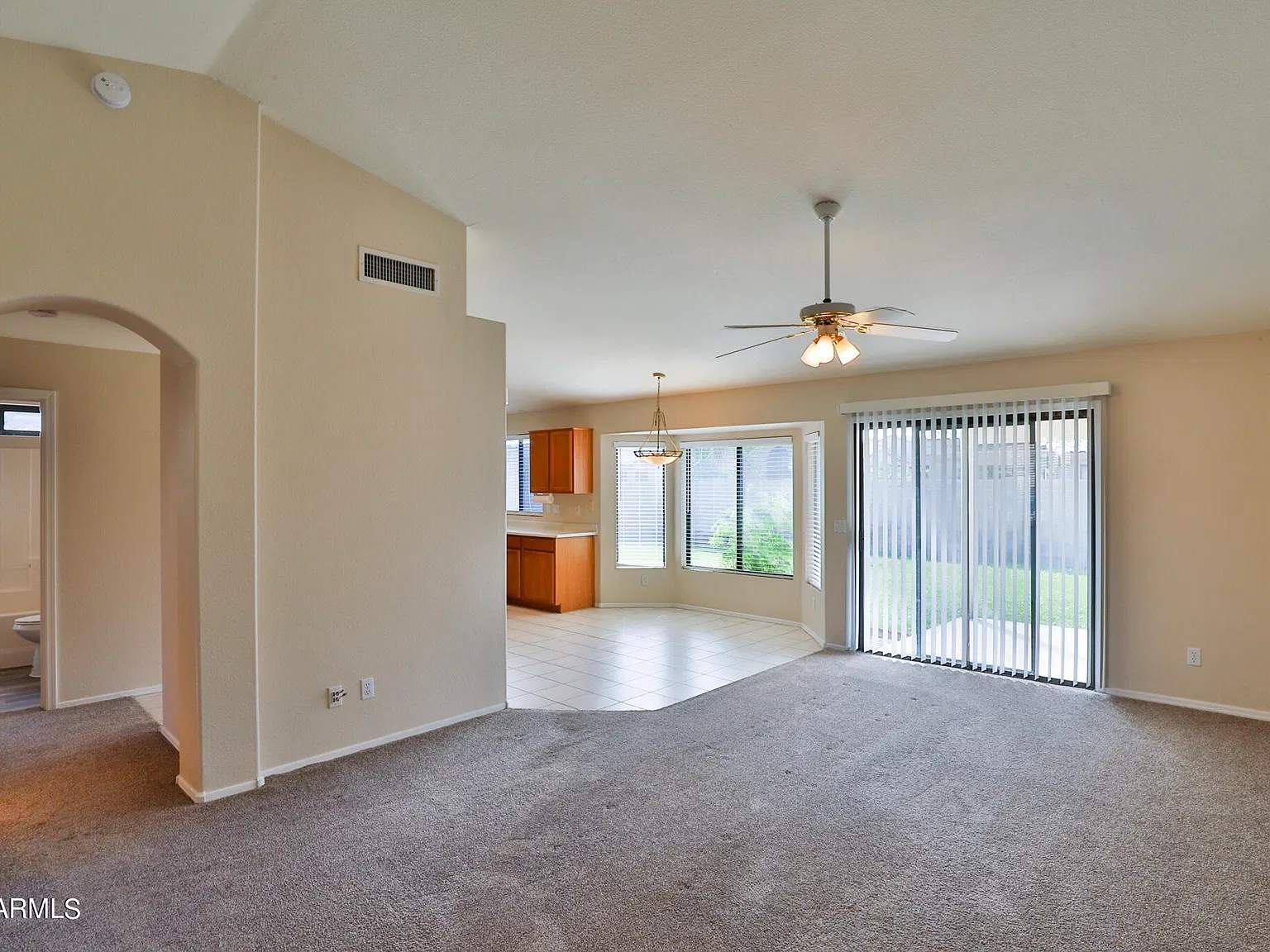 3 bed, 2.0 bath, 1406 sqft, $2,000 — Photo 3