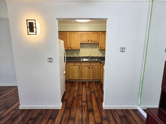 4th image of 1968 Axtell Dr APT 1