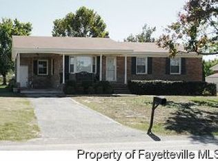 402 Virginia Dr, Spring Lake, NC 28390