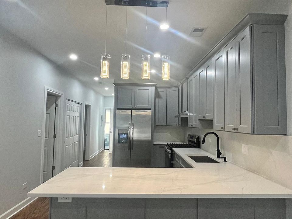 1st image of 1407 N Leclaire Ave #1