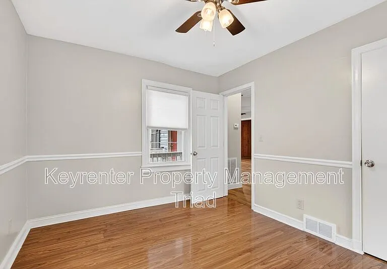 704 E Lexington Ave — Photo 28