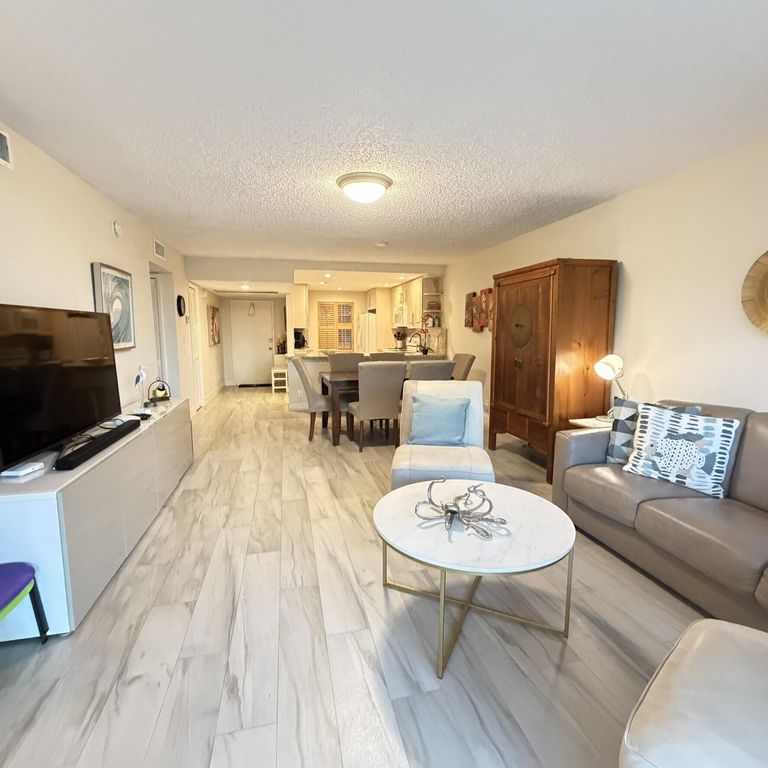 3800 Oaks Clubhouse Dr APT 311, photo 4
