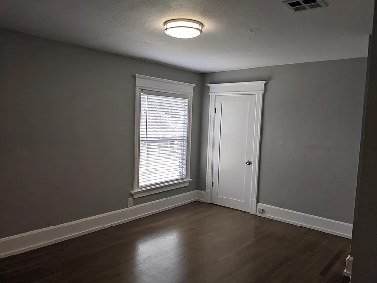 547 E Julian St — Photo 37