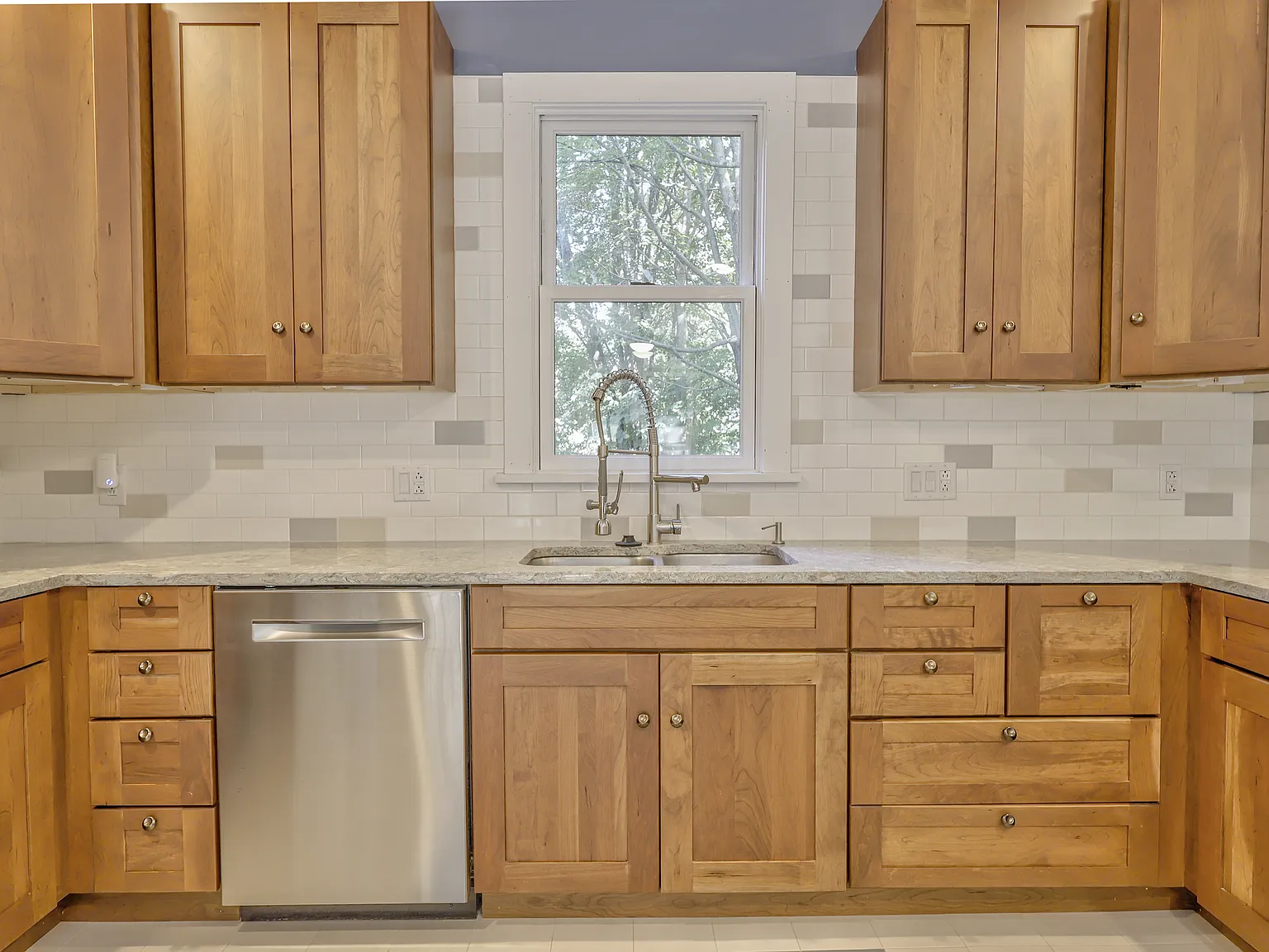 3 bed, 1.5 bath, 1450 sqft, $2,400 — Photo 3