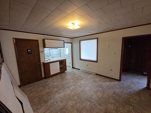 3rd image of 824 Grove Ave