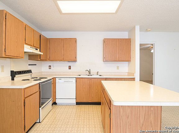 3rd image of 11419 CEDAR PARK