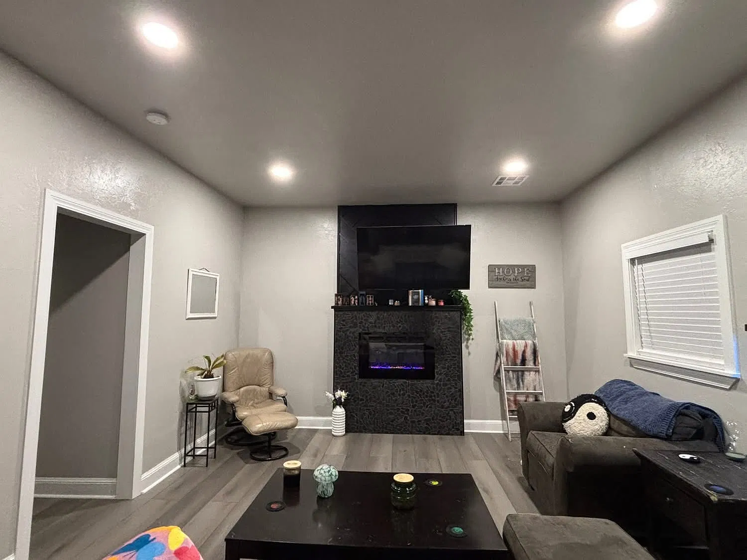 2 bed, 728 sqft, $1,100 — Photo 2