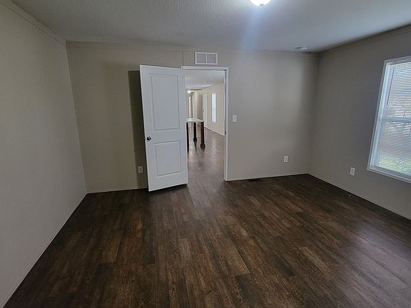 3rd image of 2859 Calumet Cir
