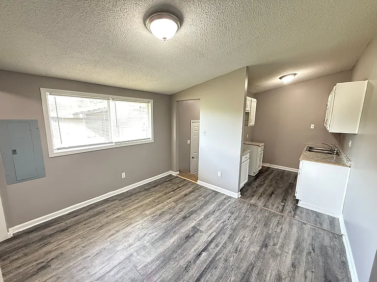 593 Bonwood Ave — Photo 12