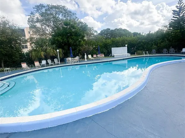 2860 Somerset Dr APT 400K, Lauderdale Lakes, FL 33311