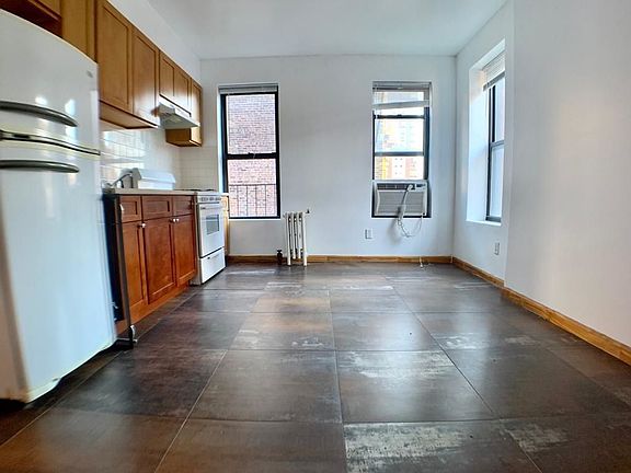 2nd image of 301 E 88th St #5R