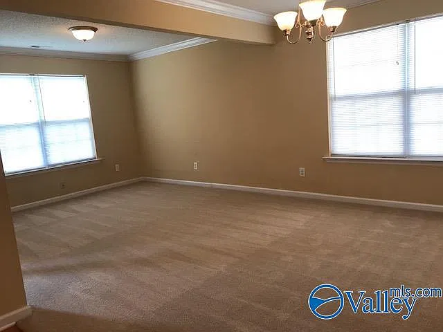 4 bed, 2.0 bath, 2414 sqft, $1,795 — Photo 2