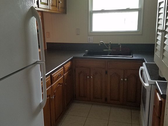 3rd image of 718 Cornell Dr #1