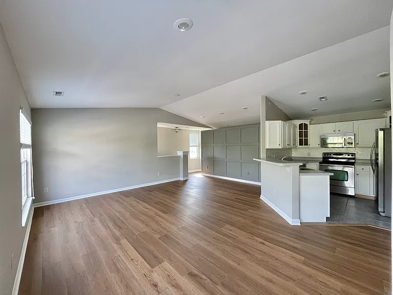 301 Skyview Ct — Photo 5