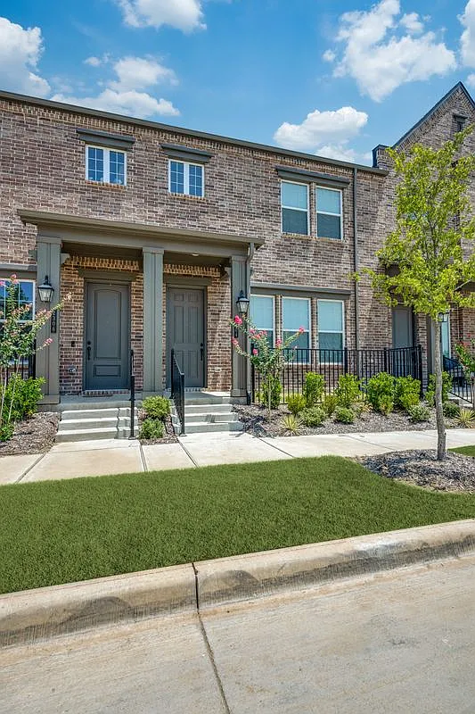 3 bed, 2.5 bath, 1712 sqft, $2,900 — Photo 1