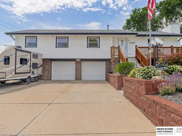15605 Valley St, Omaha, NE 68130