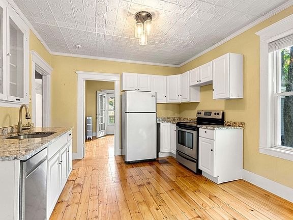 5th image of 7 Winter St #B