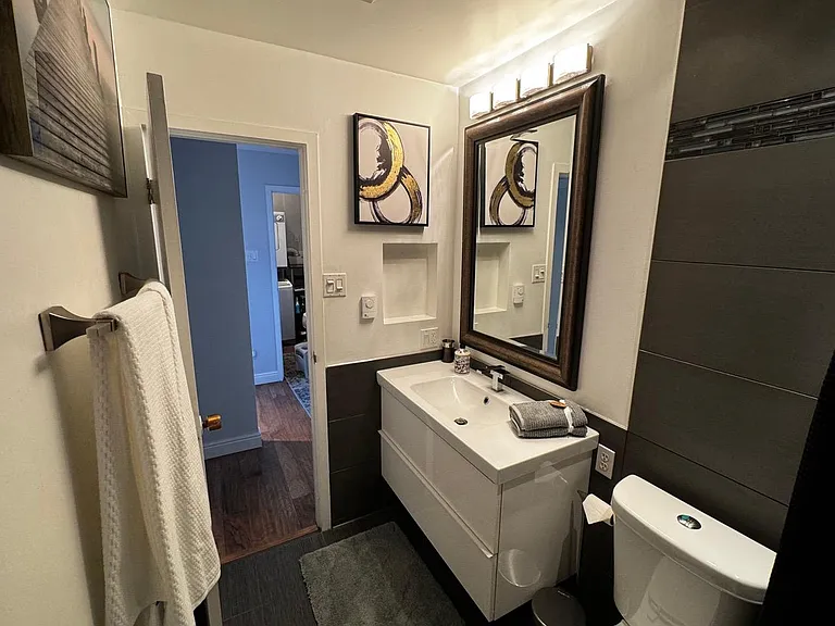 460 S Marion Pkwy #1252-B — Photo 31