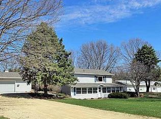 8130 E River Rd, Ridott, IL 61067