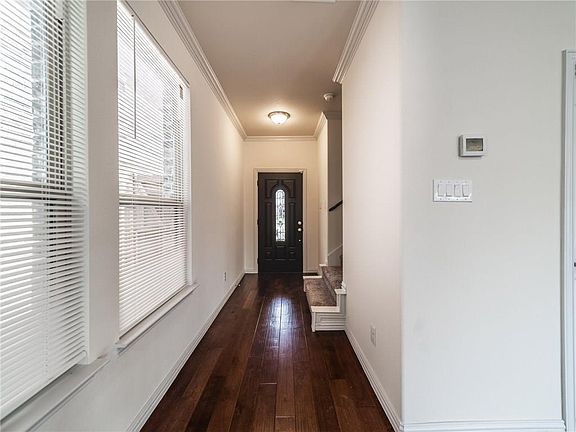 4th image of 627 Fleming St