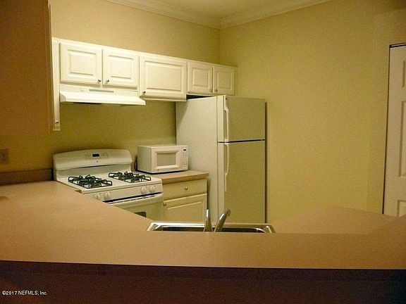 3rd image of 13810 SUTTON PARK Drive #1415