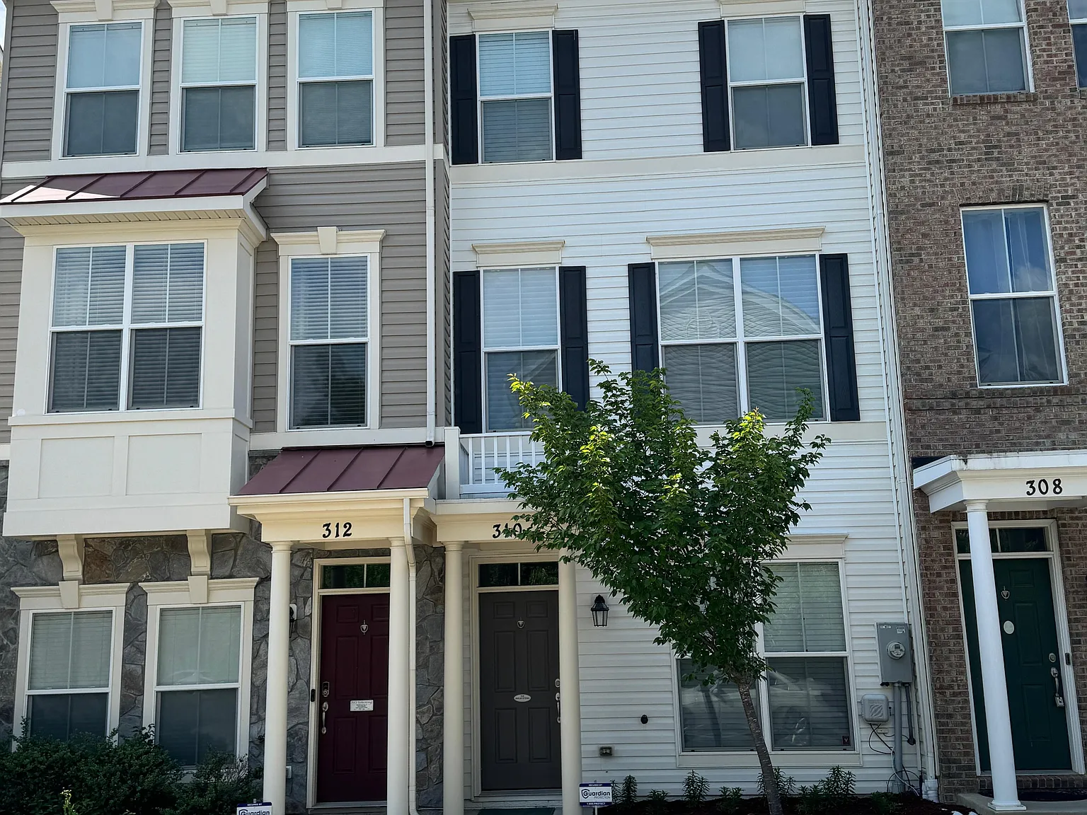 3 bed, 3.5 bath, 1644 sqft, $3,200 — Photo 1
