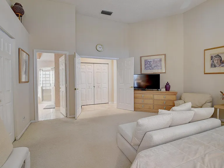 7725 Rockford Rd — Photo 13