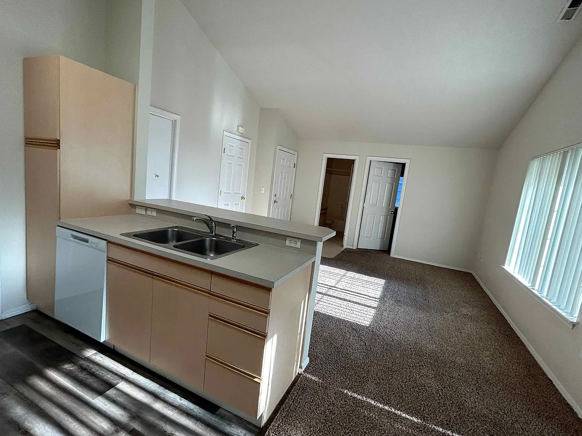Building Photo - 215 N Seafury Ln #201