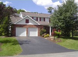 1016 Lakemont Dr, Bridgeville, PA 15017
