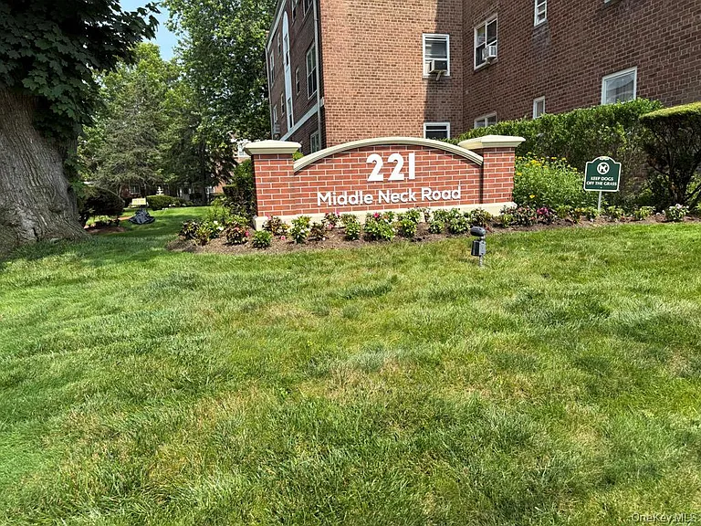 221 Middle Neck Rd #C1 — Photo 1
