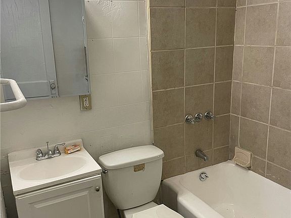 5th image of 3258 E 139th St